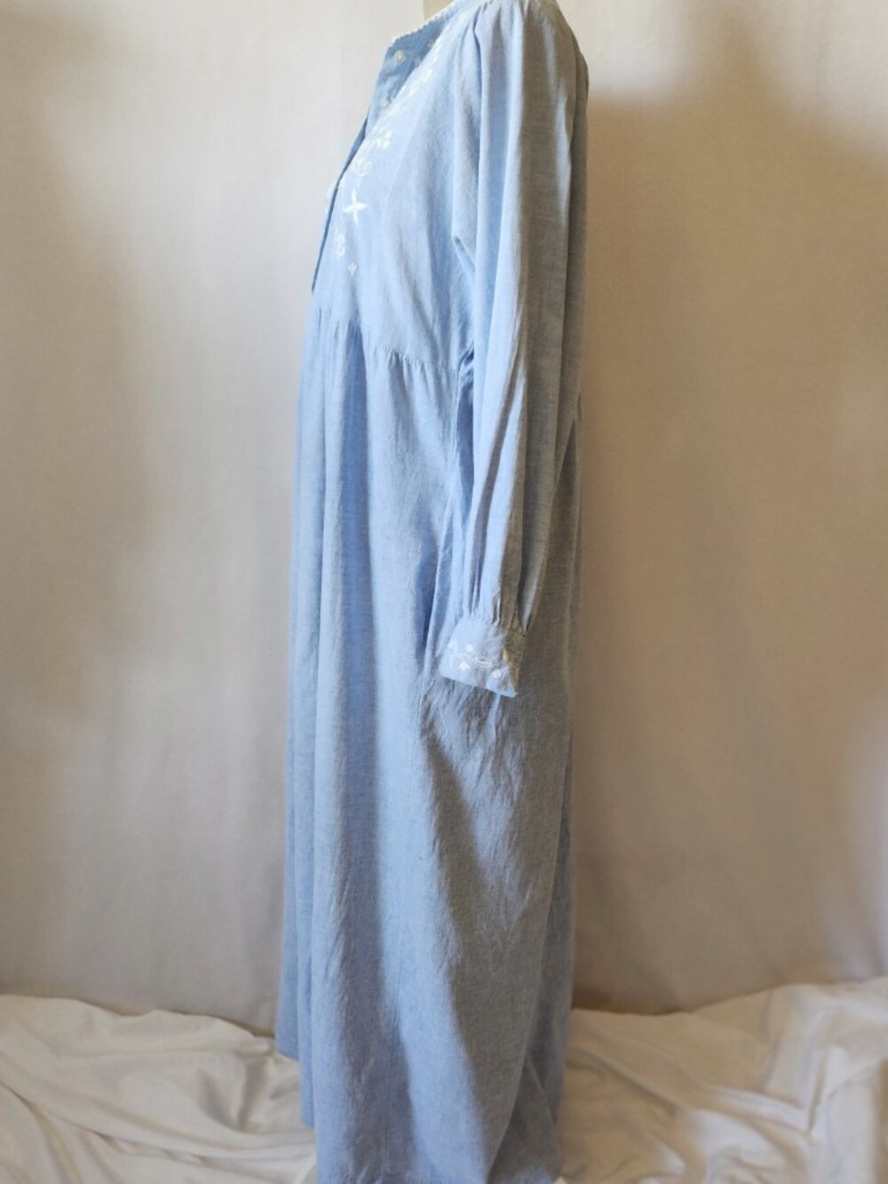 Garnet Hill Women's Size M Blue Embroidered Long Sleeve Pockets Cotton Nighty - Picture 9 of 15